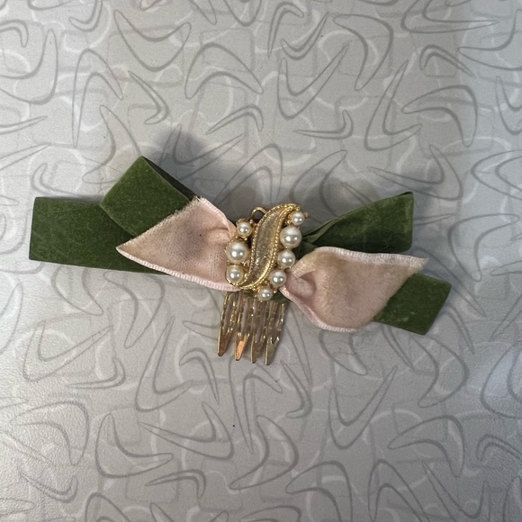 Accessories - Vintage Decorative Hair Comb